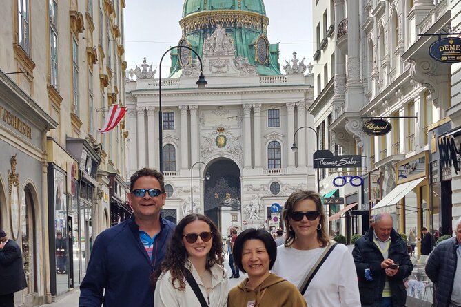 Vienna Highlight Tour - yue walk - From the Opera to the Sacher Hotel