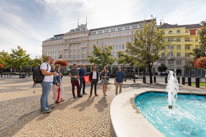 Vienna Highlights: Private Guided Walking Tour - City Hall, Rathaus, and Burggarten