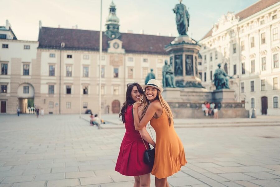 Vienna: Highlights Private Tour, Palaces & Sacher Cake - Meeting at the Albertina fountain