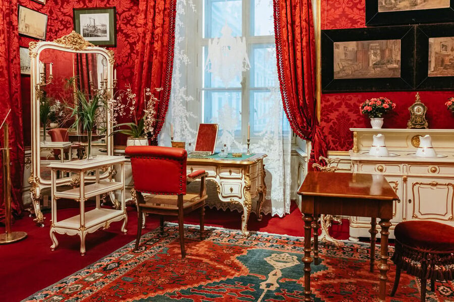 Vienna: Hofburg and Empress Sisi Museum Guided Tour - Inside the Sisi Museum: a portrait beyond the legend