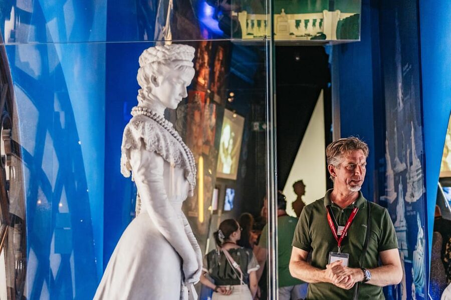 Vienna: Hofburg and Empress Sisi Museum Guided Tour - The Imperial Apartments and everyday court life