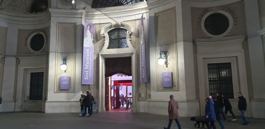 Vienna: Hofburg Palace and Principessa Sissi Tour - Meeting at Josefsplatz and getting started