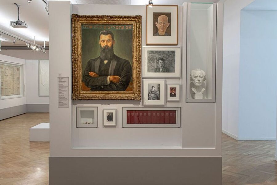 Vienna: Jewish Museum Vienna and Museum Judenplatz Tickets - Temporary exhibitions add a second layer