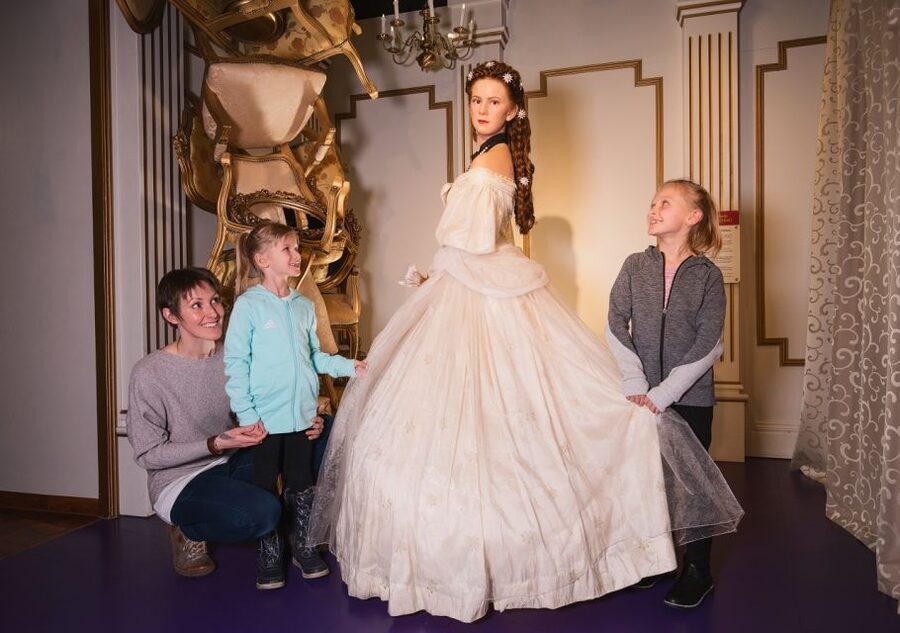 Vienna: Madame Tussauds Admission Ticket - The 12 interactive areas and what they offer