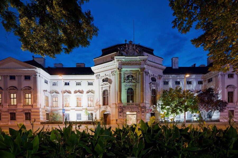 Vienna: Mozart & Strauss Classical Concert at Börse Palace - Choosing the early or late performance