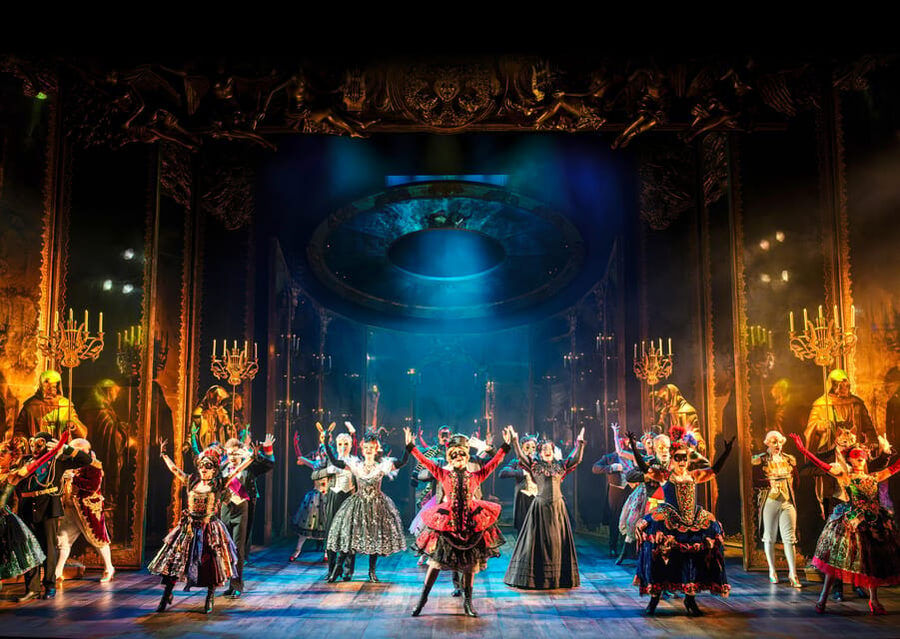 Vienna: Musical Tickets THE PHANTOM OF THE OPERA - The first act: opera glamour and hidden danger