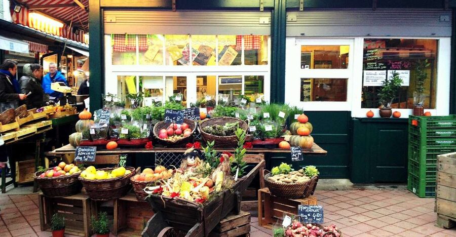 Vienna: Naschmarkt Food Tasting Tour - Your guide shapes the experience