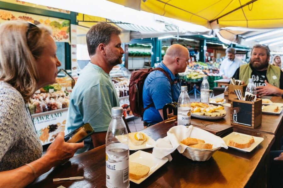 Vienna: Naschmarkt Food Tasting Tour - Should you book the Naschmarkt tasting tour?