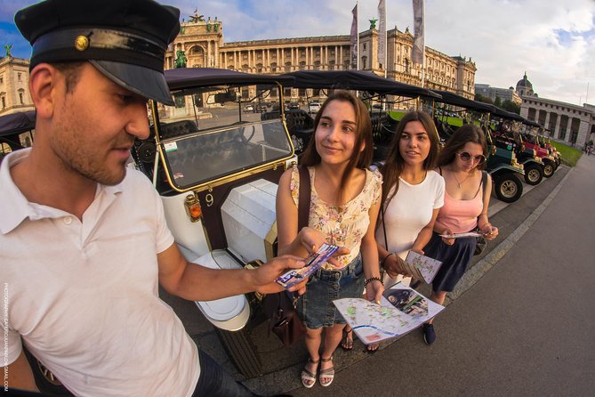 Vienna Oldtimer Tour (60 min) Incl. bottle of Prosecco - A festive way to meet Vienna’s old town