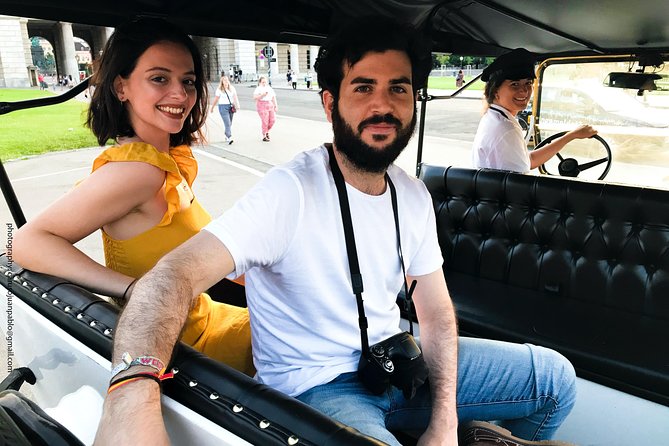 Vienna Oldtimer Tour (60 min) Incl. bottle of Prosecco - Votivkirche and the quieter central squares