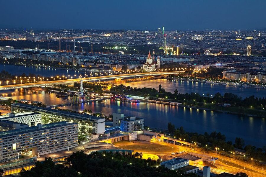 Vienna: Panoramic Night Tour by Bus - Starting at the State Opera on Karlsplatz