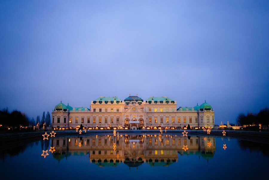 Vienna: Panoramic Night Tour by Bus - Belvedere Palace from the bus
