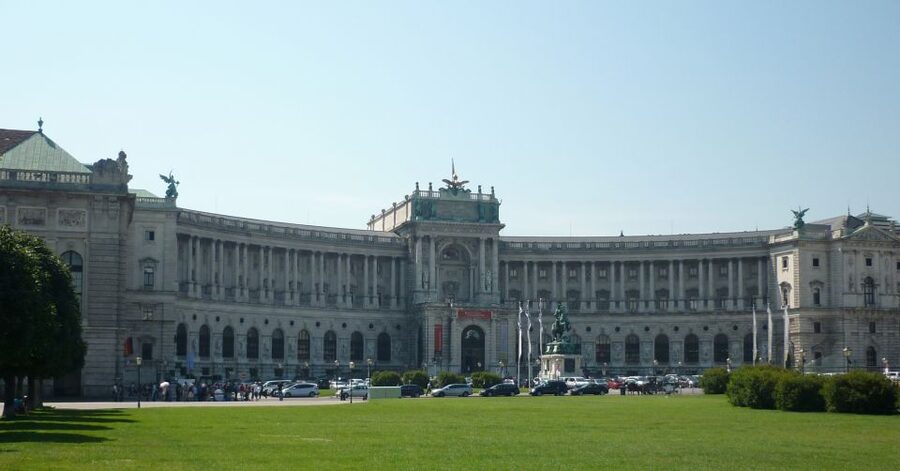 Vienna: Private Guided Walking Tour - Graben, Kohlmarkt, and Vienna’s grand public face
