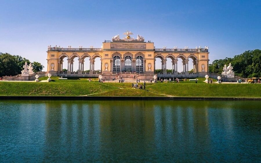 Vienna: Private Half-Day Sightseeing Tour - State Opera, City Hall, and Parliament
