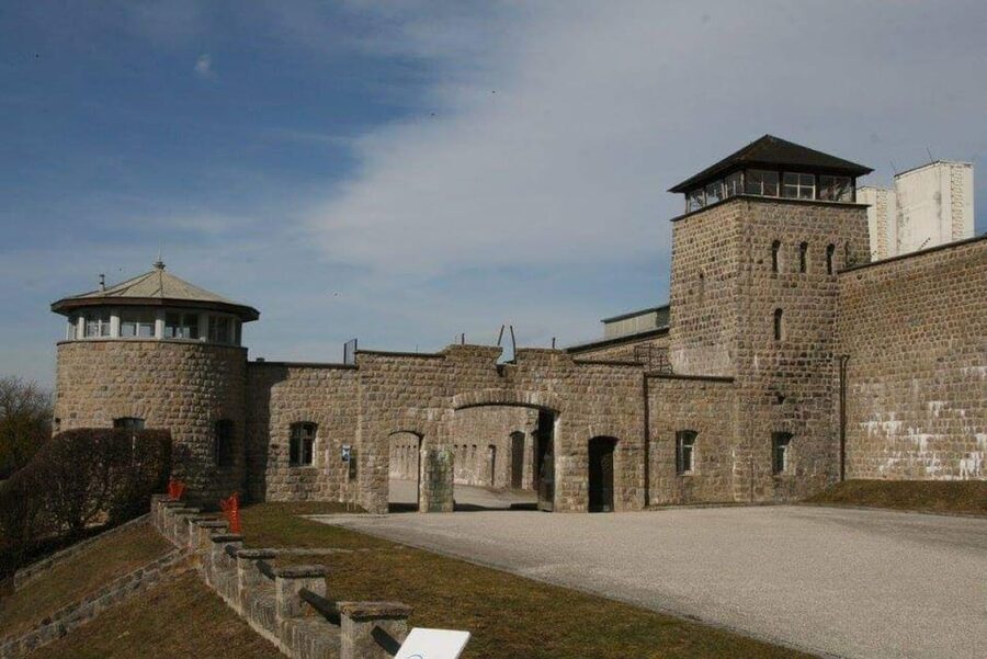 Vienna: Private tour Mauthausen and Linz - Exploring Mauthausen Memorial at your own pace