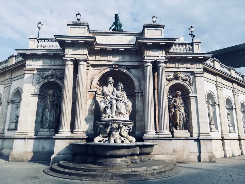 Vienna: Private Walking Tour - Meeting your guide in central Vienna