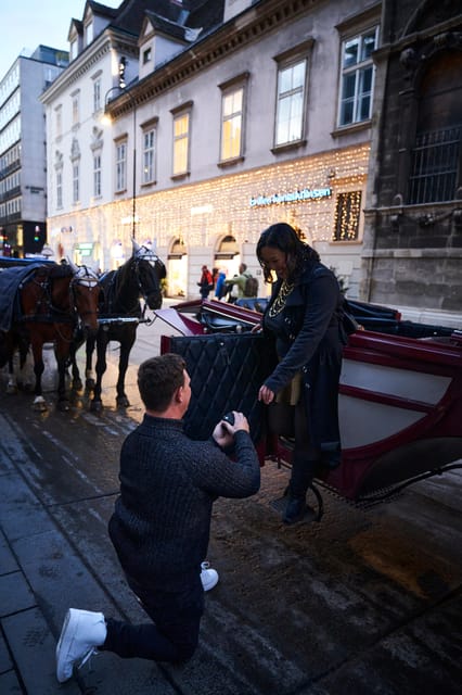 Vienna: Professional Proposal Photographer - Meeting at the church and starting the walk