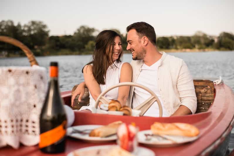 Vienna: Retro Boat Tour on the Danube River with Picnic - The rainy-day plan deserves attention