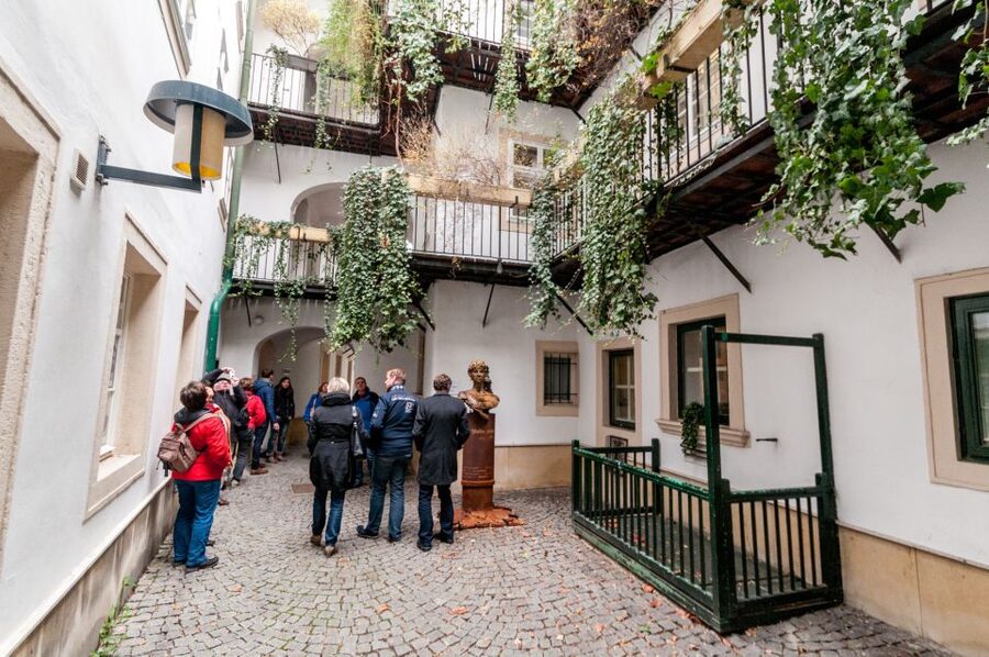 Vienna: Romantic Old Town 2-Hour Discovery Tour - Is $352 good value for two hours?