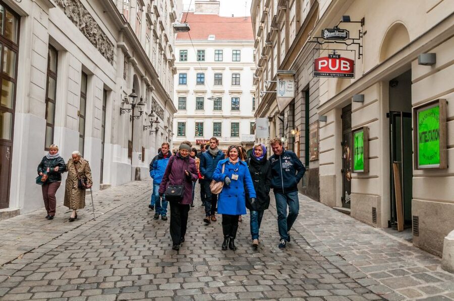 Vienna: Romantic Old Town 2-Hour Discovery Tour - Vienna’s architectural mix in a few city blocks