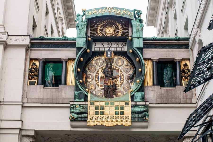 Vienna: Romantic Old Town 2-Hour Discovery Tour - Narrow streets and back courtyards