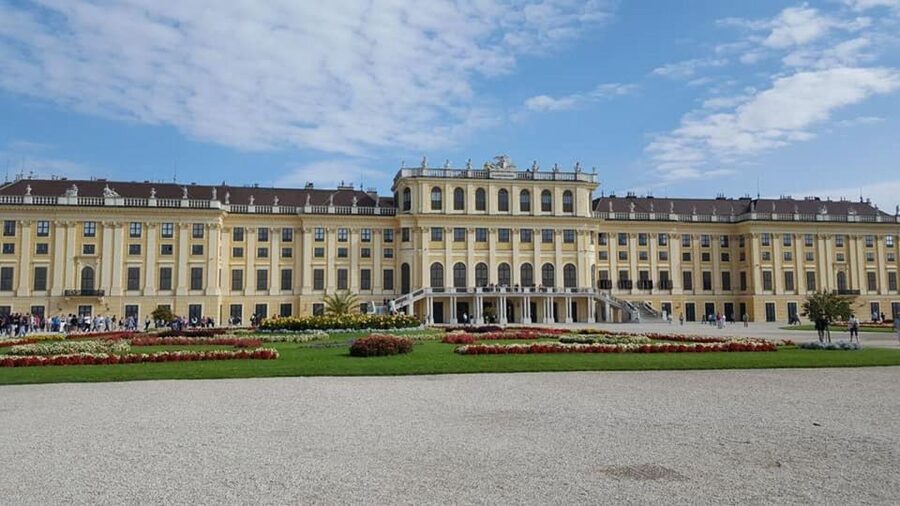 Vienna: Schönbrunn Palace & Christmas Market Walking Tour - Inside the Habsburg rooms