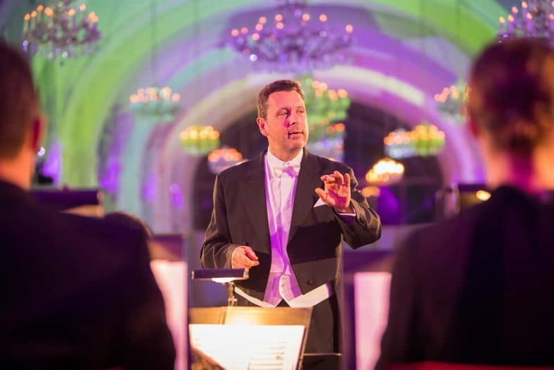 Vienna: Schönbrunn Palace Evening Tour, Dinner and Concert - Dinner with dumpling soup, roast beef, and strudel