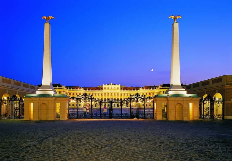 Vienna: Schönbrunn Palace Evening Tour, Dinner and Concert - Schönbrunn’s imperial rooms without the daytime crush