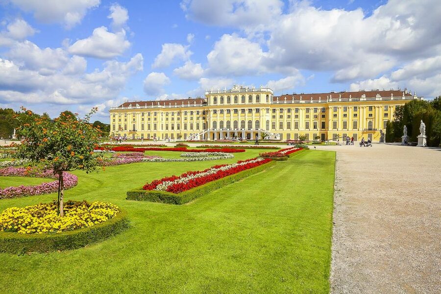 Vienna: Schönbrunn Palace & Gardens Skip-the-Line Tour - Why Schönbrunn works best with a guide