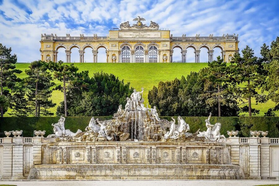 Vienna: Schönbrunn Palace & Gardens Skip-the-Line Tour - The gardens and the walk toward the Gloriette