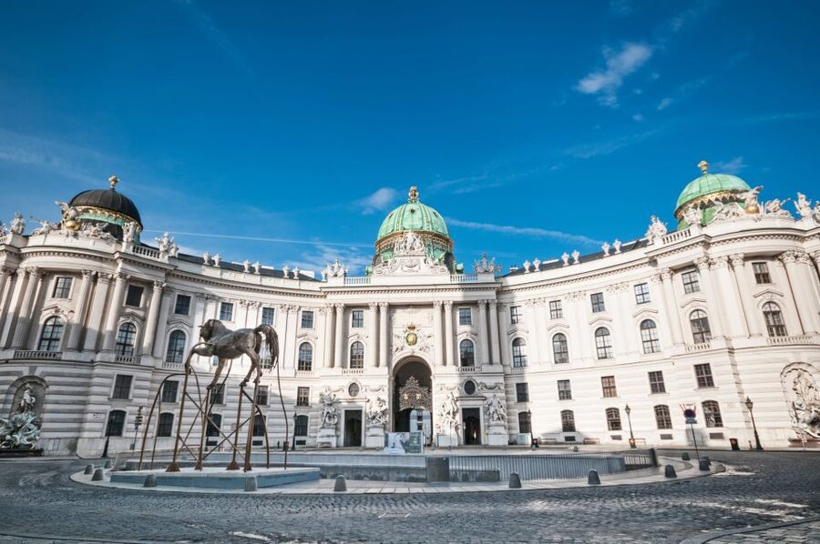 Vienna: Self-Guided Audio Walking Tour on Your Phone - What the phone format does well
