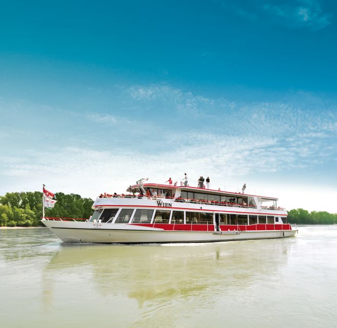 Vienna: Sightseeing Boat Tour with Lunch - Service, comfort, and the feel onboard