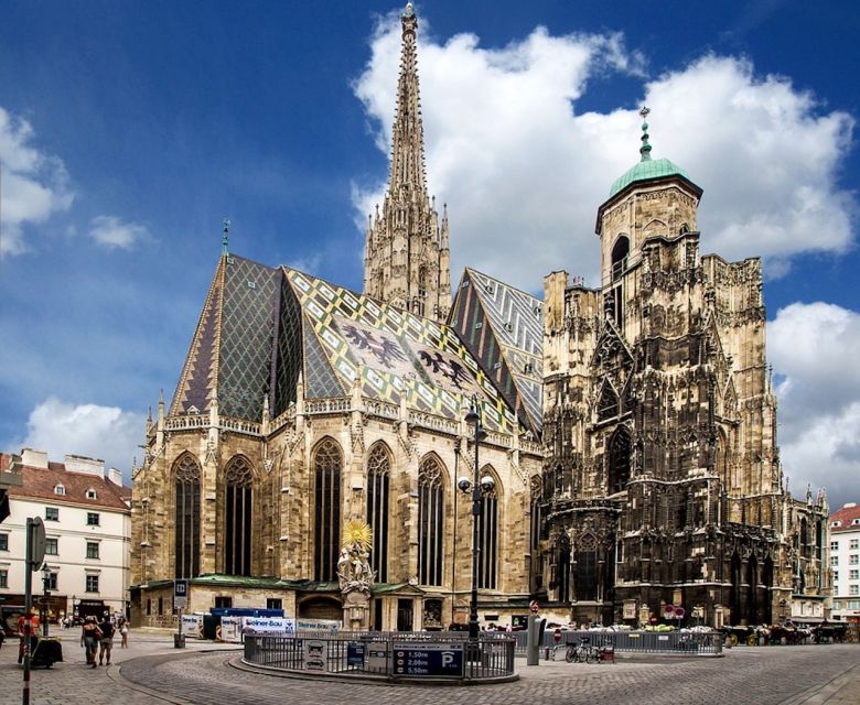 Vienna: Sightseeing Tour in a 1920s Classic Style Car - Museums, Parliament, and Vienna’s civic center
