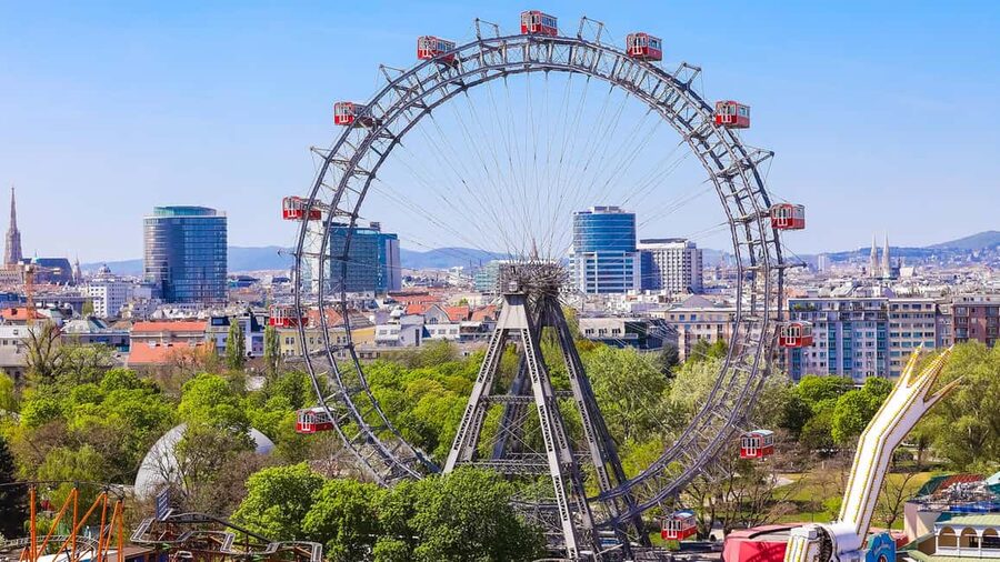 Vienna: Skip-the-cashier-desk-line Giant Ferris Wheel Ride - Getting to Wiener Prater and finding the entrance