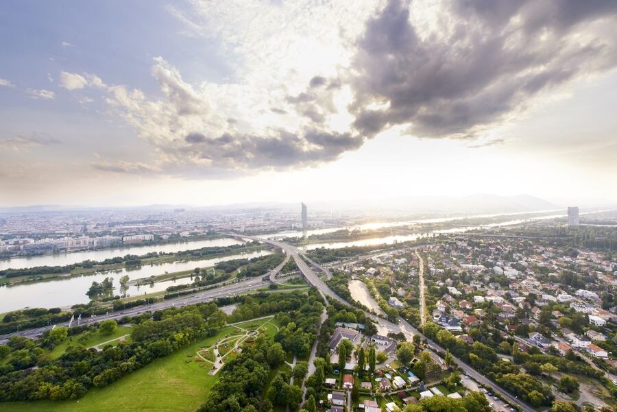 Vienna: Skip-the-Line Entrance Ticket to the Danube Tower - Choosing the right time to go