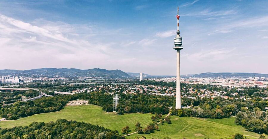 Vienna: Skip-the-Line Entrance Ticket to the Danube Tower - The lift to 150 meters