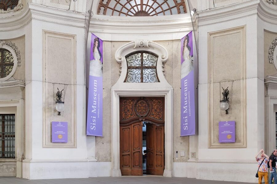 Vienna: Skip-the-Line Hofburg and Empress Sisi Museum Tour - Crowds, timing, and comfort