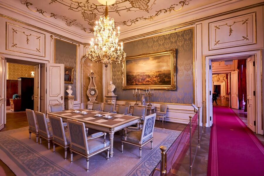 Vienna: Skip-the-Line Hofburg and Empress Sisi Museum Tour - Meeting Emperor Franz I inside the Hofburg