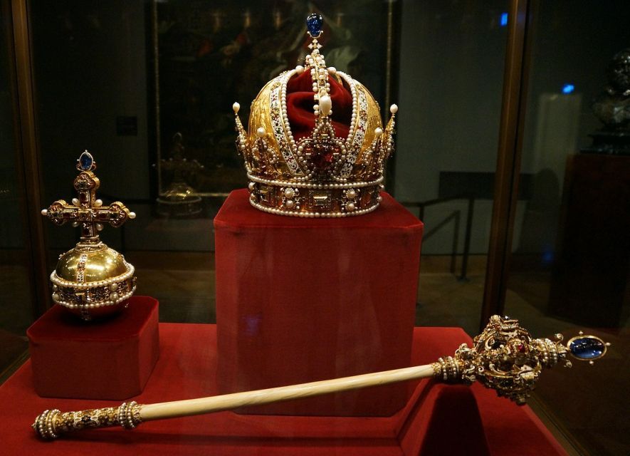 Vienna: Skip-the-Line Hofburg Ticket & Sisi Museum Tour - Inside the Sisi Museum and Elisabeth’s personal world