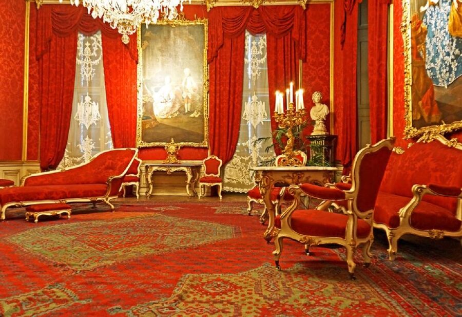 Vienna: Skip-the-Line Hofburg Ticket & Sisi Museum Tour - Meeting your guide at Michaelerplatz