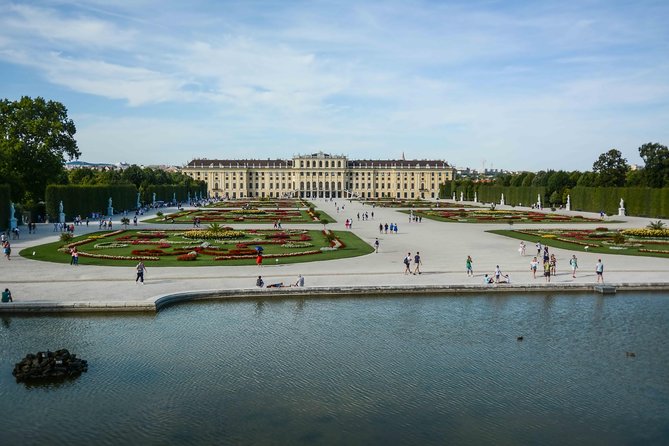 Vienna: Skip the Line Schönbrunn Palace and Gardens Guided Tour - What the live guide adds