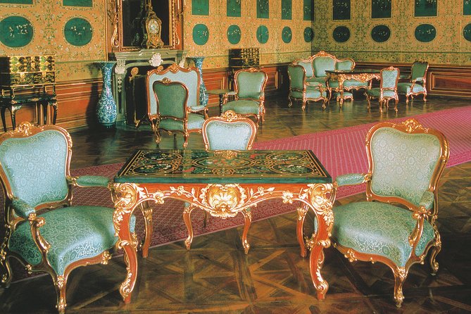 Vienna: Skip the Line Schönbrunn Palace and Gardens Guided Tour - Crowds, queues, and the limits of priority entry