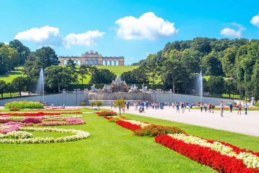 Vienna: Skip-the-Line Schönbrunn Palace & Gardens Tour - Meeting your guide at the palace courtyard