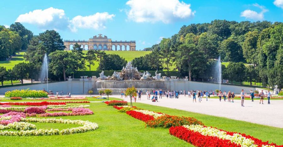 Vienna: Skip-the-Line Schönbrunn Palace & Gardens Tour - Courtyards, fountains, and the short visitor-center break