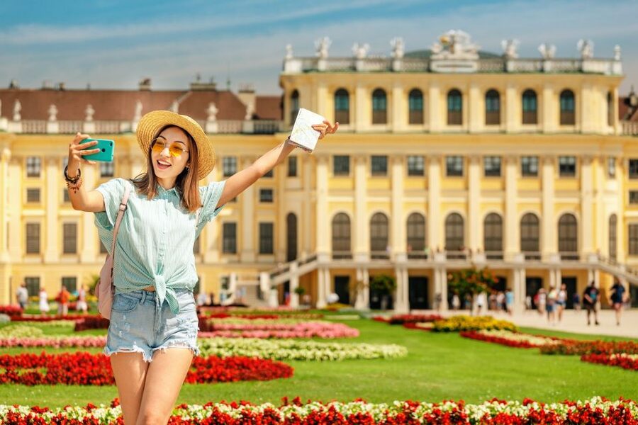 Vienna: Skip-the-Line Schönbrunn Palace & Gardens Tour - Finding Café Gerstner inside the palace grounds