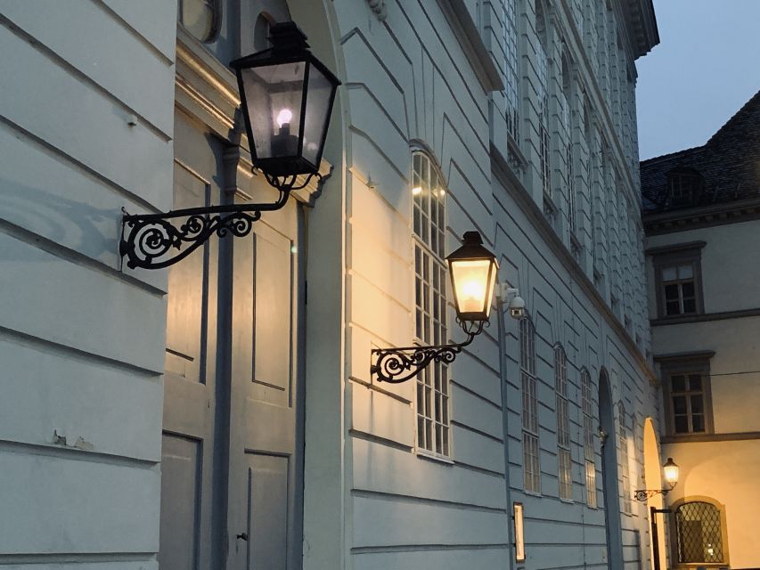 Vienna: Spooky Ghost Tour in English - What makes the guides effective