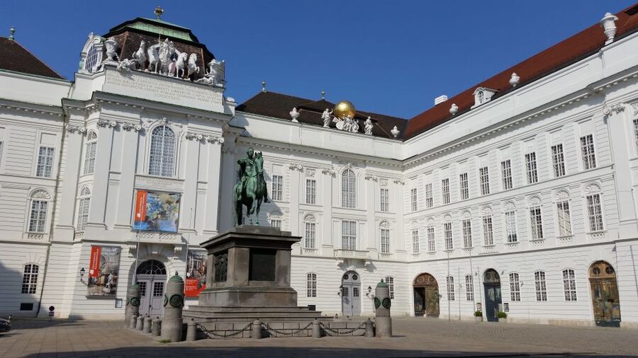 Vienna St. Stephen's Cathedral and city walk - Through the Swiss Gate into the Hofburg