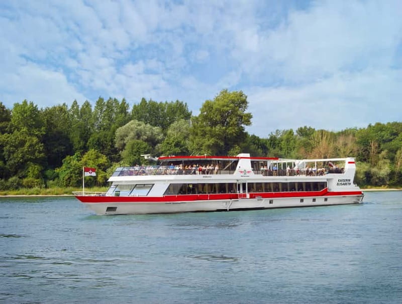 Vienna: Sunset Summer Cruise - Dinner, service, and the value of the buffet
