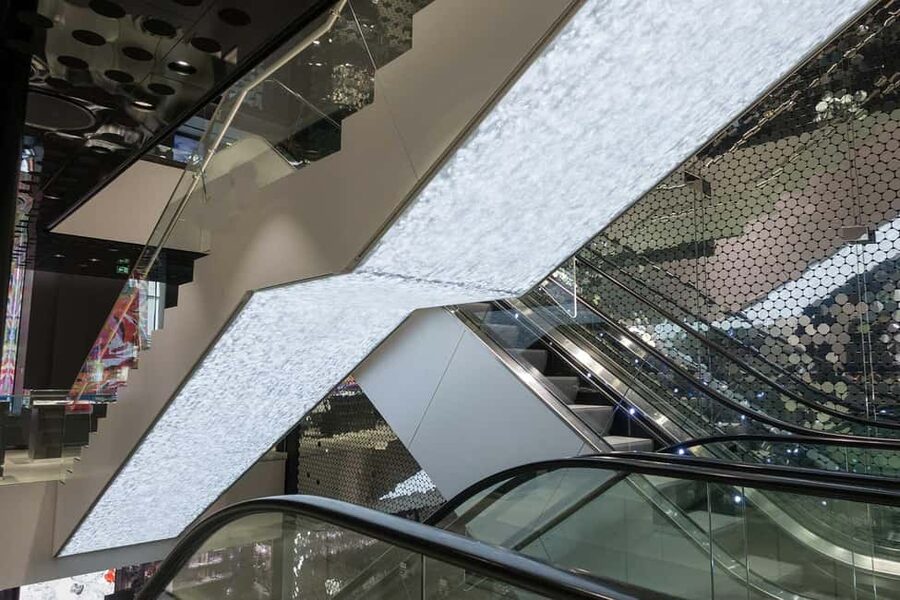Vienna: Swarovski House Tour with Champagne and Gift - How the guides shape the experience