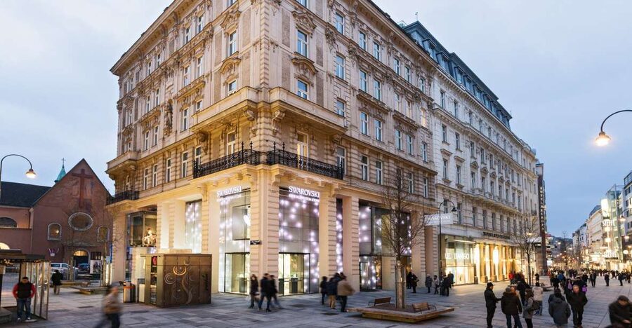 Vienna: Swarovski House Tour with Champagne and Gift - Seeing the full Crystal Lifestyle range